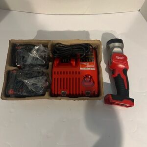 Milwaukee M18 LED Cordless Flashlight Kit w/ Charger & Batteries OEM